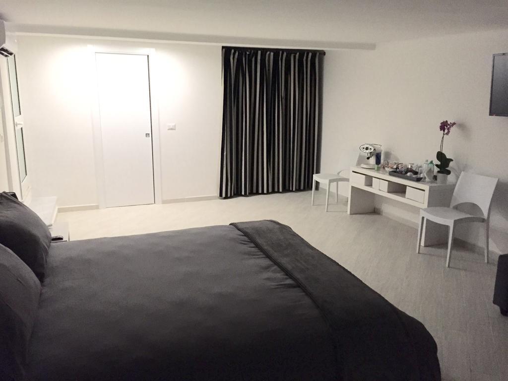 B&B Sparano Luxury Suites Bari Szoba fotó