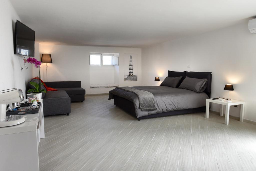 B&B Sparano Luxury Suites Bari Szoba fotó
