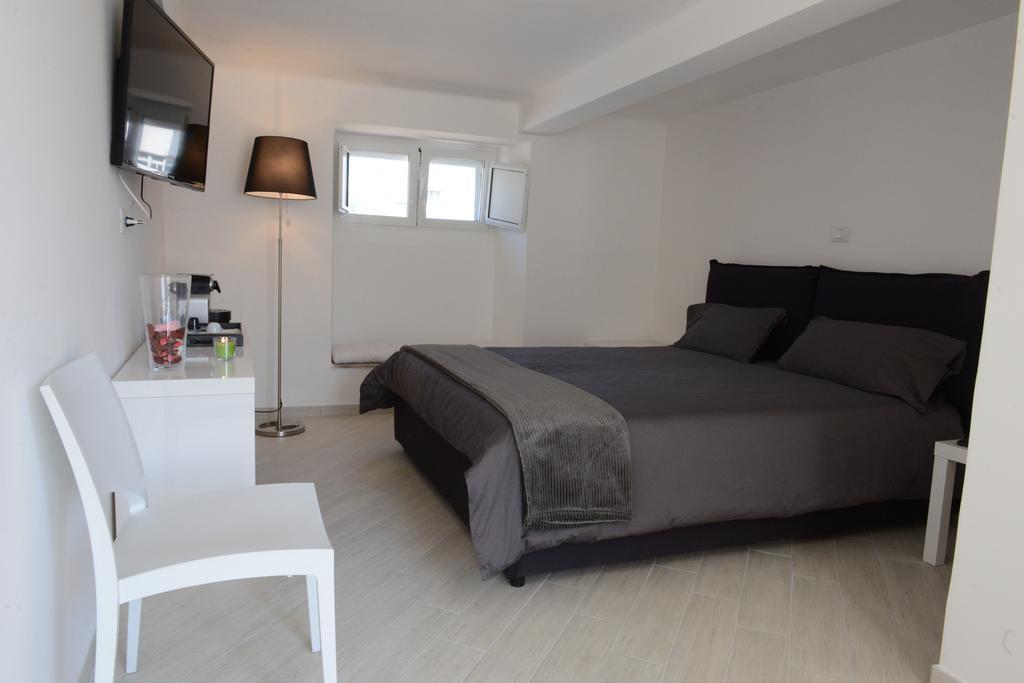 B&B Sparano Luxury Suites Bari Szoba fotó